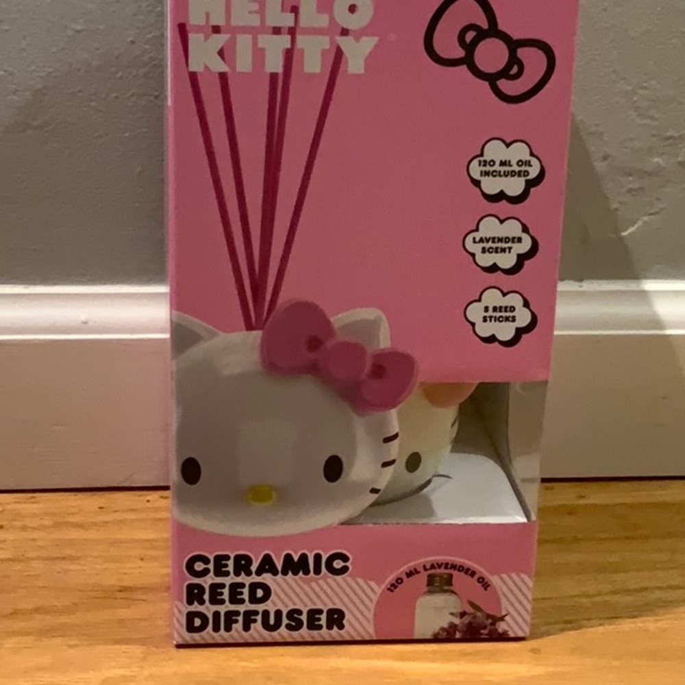 NIB Hello Kitty Pink Sculpted Ceramic Diffuser (lavender)
